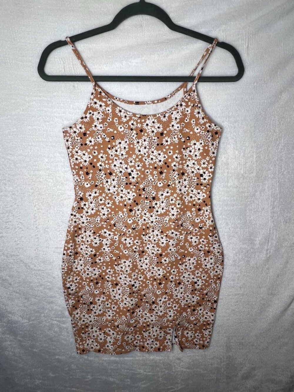 wild fable tan floral slip mini dress w/white daisies sz L